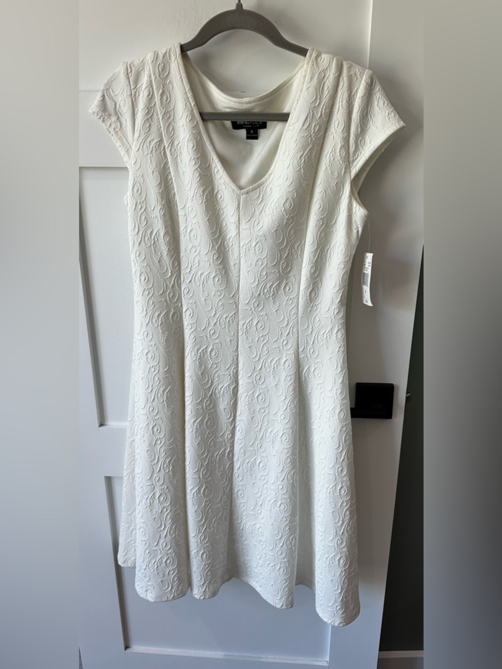 RN Studio by Ronni Nicole Fit and Flare Dress Size 8 NWT Ivory  Lined